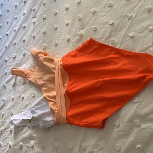 Cupshe color block swimsuit - Picture 3 of 4